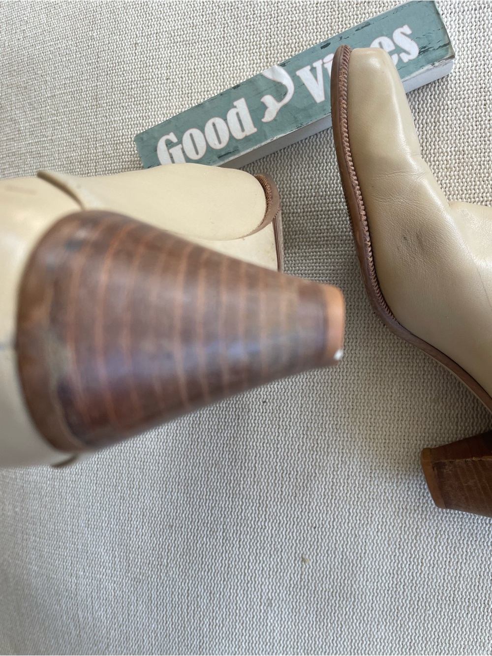 Vintage Dingo Heeled Cream Booties - Picture 9 of 14